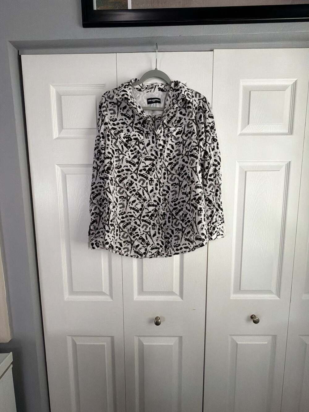 Karl Lagerfeld Paris Button-Down Shirt Size S Black White Paris Print